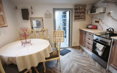 A village house in Altea la Vella on 2 floors with several terraces.